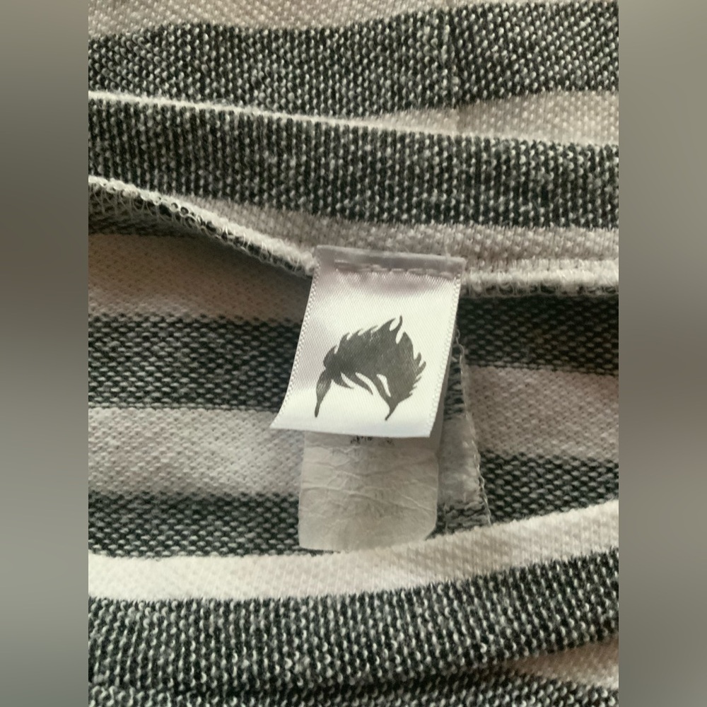 Striped Gray Women's Scoop Neck Top, Women’s Size XL, EUC - Picture 3 of 3
